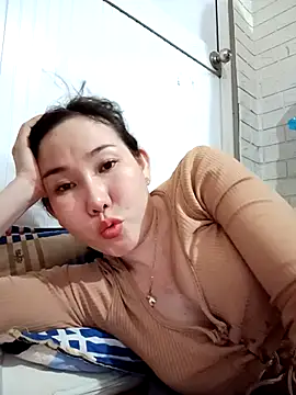 Snapshot of Ana_love2000 chatting on March 2, 2025, 12:32 pm Ana love2000 online show from March 2, 2025, 12:32 pm