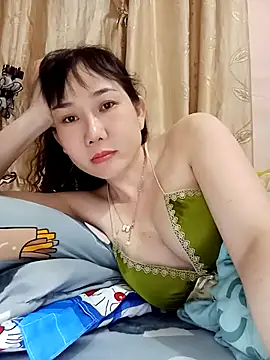 Snapshot of Ana_love2000 chatting on October 19, 2025, 2:40 pm Ana love2000 online show from October 19, 2025, 2:40 pm