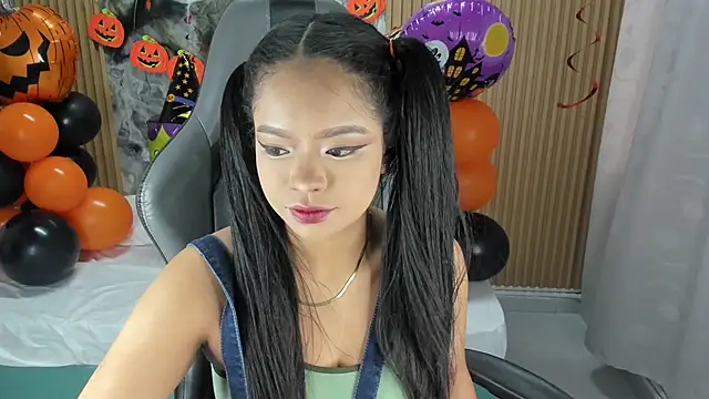 Lili 16 online show from October 20, 2025, 11:10 am