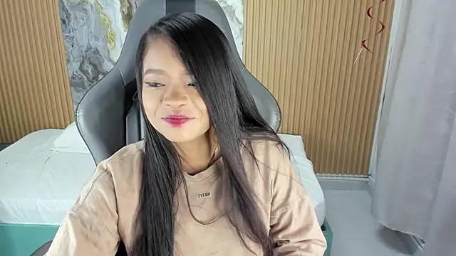 Lili 16 online show from November 21, 2025, 11:09 am