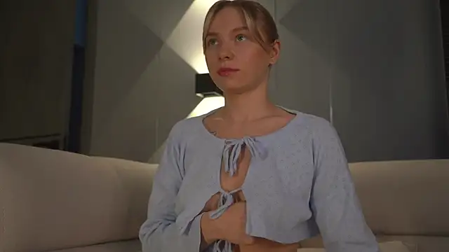 -Snowwwy- online show from March 21, 2025, 1:34 pm