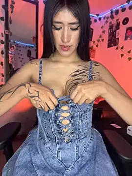Snapshot of Ahri_Rousse chatting on April 21, 2026, 8:23 pm Ahri Rousse online show from April 21, 2026, 8:23 pm