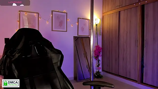 Lilabril online show from March 15, 2026, 2:45 pm