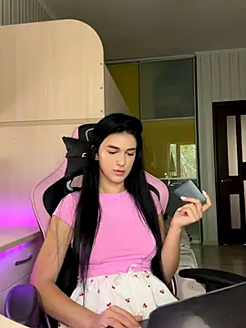 Julietta a online show from October 2, 2025, 7:37 am