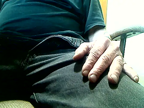 markluvskitty online show from January 5, 2026, 5:27 pm