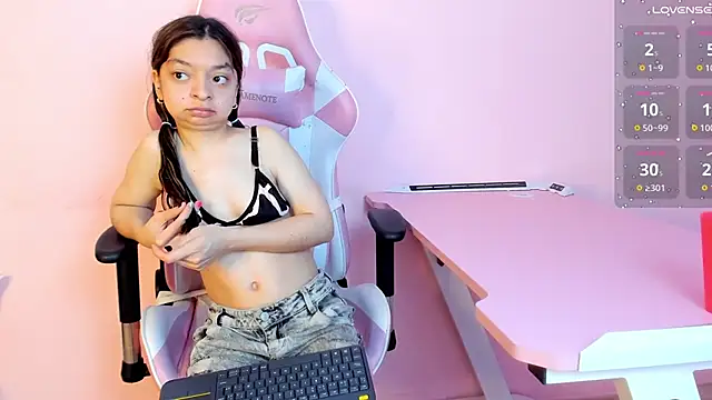 CharlotteMuller online show from October 25, 2025, 8:14 pm