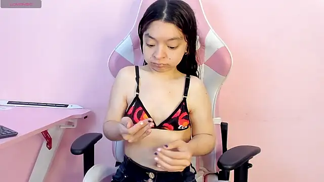 CharlotteMuller online show from November 25, 2025, 7:36 pm