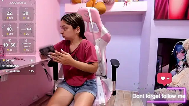 CharlotteMuller online show from July 25, 2026, 8:28 pm