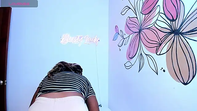 chanel brunette online show from January 12, 2025, 5:54 pm