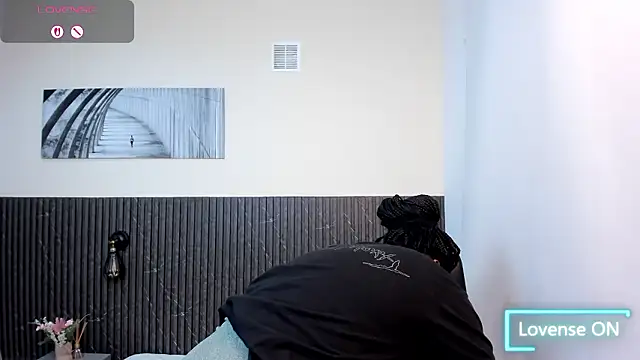 chanel brunette online show from January 13, 2026, 6:46 pm