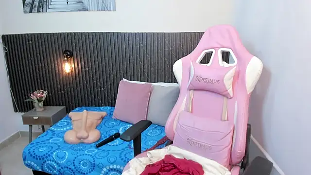 chanel brunette online show from February 14, 2026, 12:35 pm