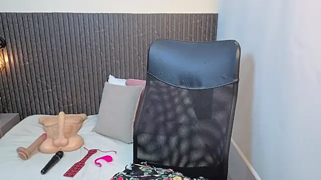 chanel brunette online show from February 27, 2026, 1:00 pm