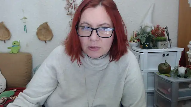 Snapshot of PlayfullMature chatting on March 4, 2025, 1:17 pm PlayfullMature online show from March 4, 2025, 1:17 pm