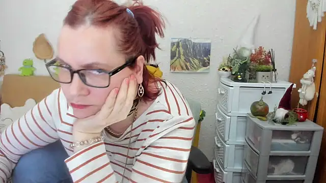 Snapshot of PlayfullMature chatting on March 10, 2025, 9:29 pm PlayfullMature online show from March 10, 2025, 9:29 pm