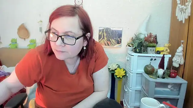 Snapshot of PlayfullMature chatting on March 18, 2025, 6:04 pm PlayfullMature online show from March 18, 2025, 6:04 pm