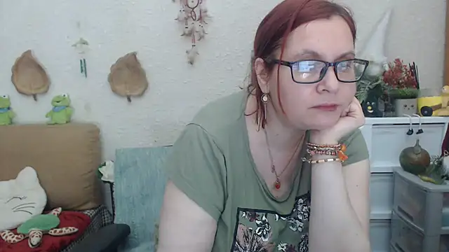 Snapshot of PlayfullMature chatting on March 20, 2025, 7:46 pm PlayfullMature online show from March 20, 2025, 7:46 pm