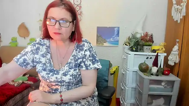 Snapshot of PlayfullMature chatting on March 22, 2025, 4:14 am PlayfullMature online show from March 22, 2025, 4:14 am