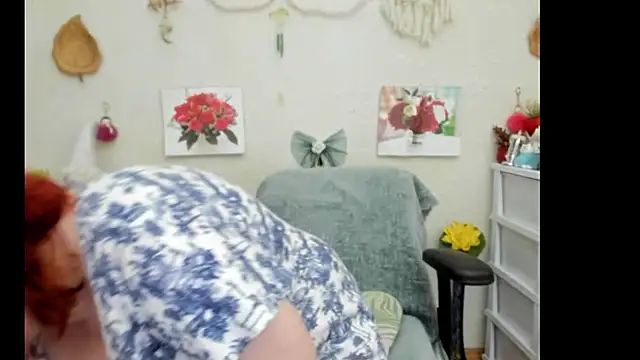 Snapshot of PlayfullMature chatting on September 18, 2025, 12:34 am PlayfullMature online show from September 18, 2025, 12:34 am