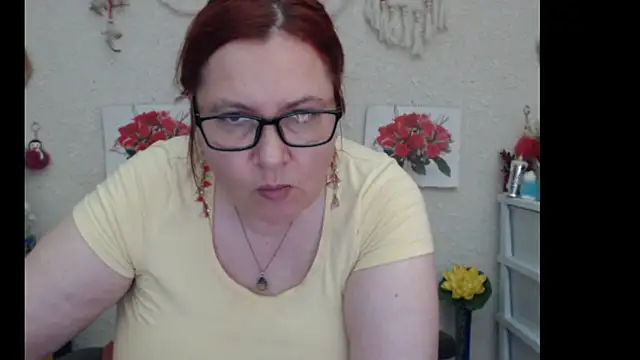 Snapshot of PlayfullMature chatting on September 29, 2025, 12:10 pm PlayfullMature online show from September 29, 2025, 12:10 pm