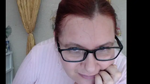 Snapshot of PlayfullMature chatting on October 1, 2025, 11:44 pm PlayfullMature online show from October 1, 2025, 11:44 pm