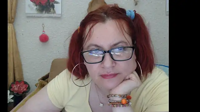 Snapshot of PlayfullMature chatting on October 17, 2025, 4:04 am PlayfullMature online show from October 17, 2025, 4:04 am