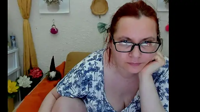 Snapshot of PlayfullMature chatting on October 28, 2025, 10:23 pm PlayfullMature online show from October 28, 2025, 10:23 pm