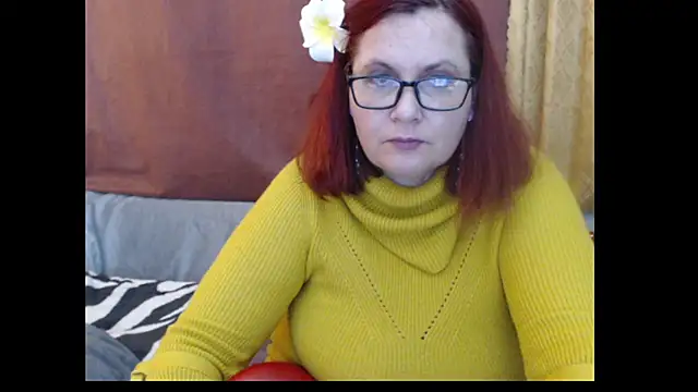 Snapshot of PlayfullMature chatting on April 5, 2026, 9:50 am PlayfullMature online show from April 5, 2026, 9:50 am