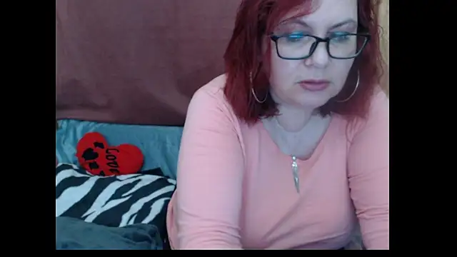 Snapshot of PlayfullMature chatting on April 9, 2026, 10:15 pm PlayfullMature online show from April 9, 2026, 10:15 pm