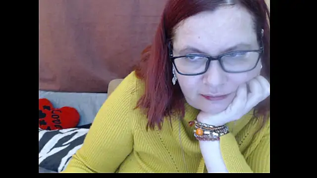 Snapshot of PlayfullMature chatting on April 10, 2026, 11:15 am PlayfullMature online show from April 10, 2026, 11:15 am