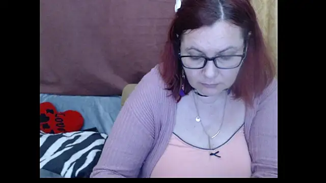 Snapshot of PlayfullMature chatting on April 14, 2026, 8:48 pm PlayfullMature online show from April 14, 2026, 8:48 pm