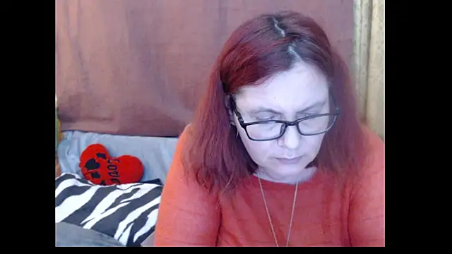 Snapshot of PlayfullMature chatting on April 16, 2026, 8:37 am PlayfullMature online show from April 16, 2026, 8:37 am