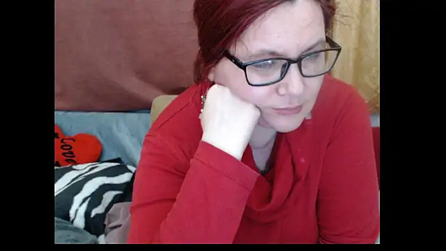 Snapshot of PlayfullMature chatting on April 21, 2026, 1:42 am PlayfullMature online show from April 21, 2026, 1:42 am