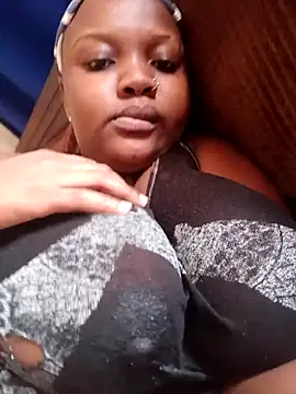 queennapal online show from April 3, 2026, 6:33 am