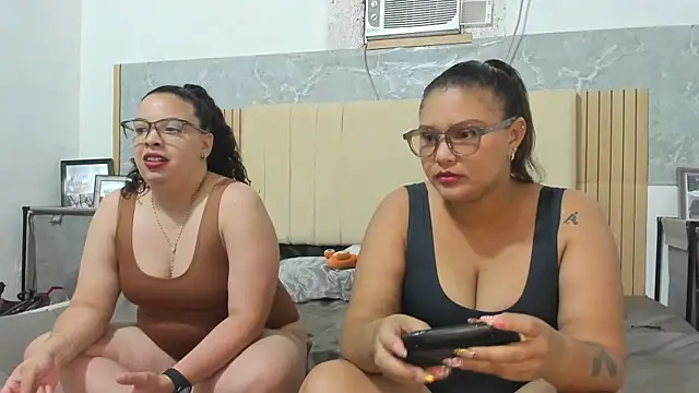 Snapshot of Danielaandximena chatting on August 1, 2026, 4:23 am Danielaandximena online show from August 1, 2026, 4:23 am