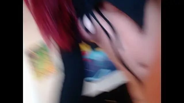 Snapshot of SuzzyyM chatting on October 10, 2025, 7:35 pm SuzzyyM online show from October 10, 2025, 7:35 pm