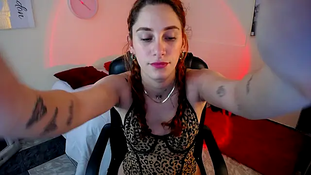 IsaBaileys  online show from February 26, 2025, 9:48 pm