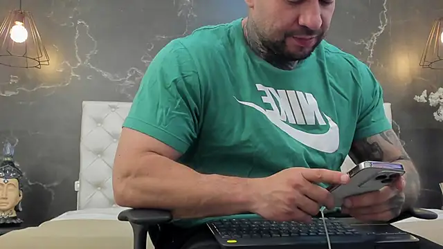 BruceDallas online show from January 30, 2025, 11:02 pm