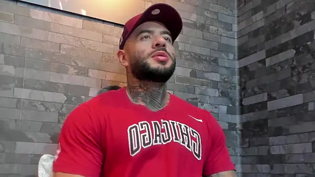 Snapshot of BruceDallas chatting on December 23, 2025, 12:52 am BruceDallas online show from December 23, 2025, 12:52 am