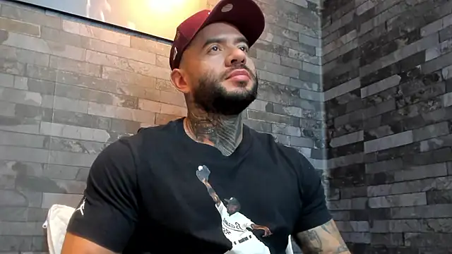 Snapshot of BruceDallas chatting on January 13, 2026, 2:39 am BruceDallas online show from January 13, 2026, 2:39 am