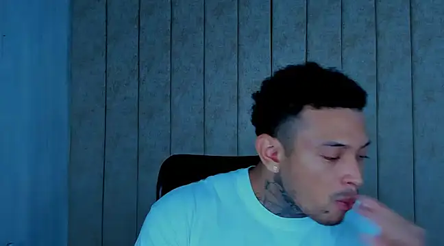 Snapshot of Stiven_collins chatting on December 26, 2024, 6:30 am Stiven collins online show from December 26, 2024, 6:30 am