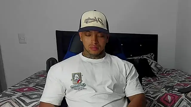 Snapshot of Stiven_collins chatting on February 2, 2025, 6:37 am Stiven collins online show from February 2, 2025, 6:37 am