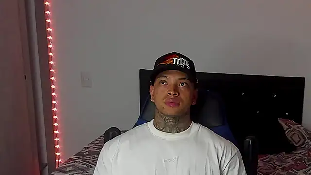 Snapshot of Stiven_collins chatting on February 14, 2025, 5:51 am Stiven collins online show from February 14, 2025, 5:51 am