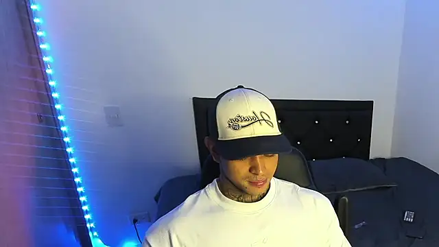 Snapshot of Stiven_collins chatting on March 4, 2025, 6:37 am Stiven collins online show from March 4, 2025, 6:37 am