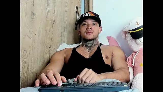 Snapshot of Stiven_collins chatting on October 27, 2025, 9:35 am Stiven collins online show from October 27, 2025, 9:35 am