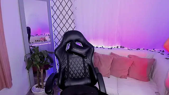  mia collins b  online show from April 12, 2026, 4:39 am