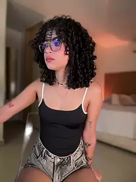 Lianh Benett online show from February 2, 2025, 4:37 am