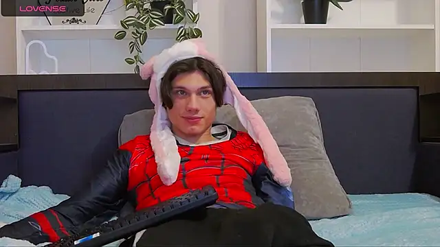 CalvinCay online show from December 5, 2024, 11:07 pm