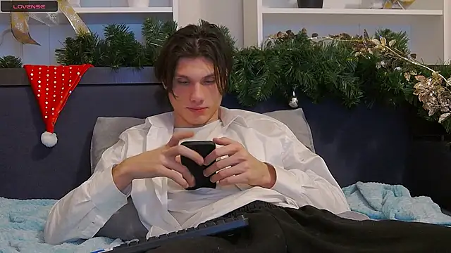 CalvinCay online show from January 1, 2025, 12:32 am