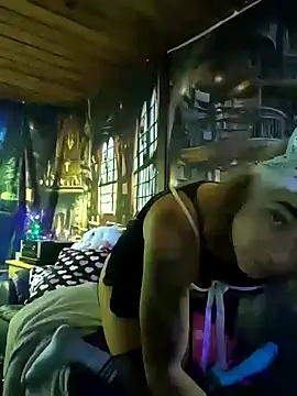 Snapshot of KrystallCox@xh chatting on October 9, 2025, 10:57 am KrystallCoxxh online show from October 9, 2025, 10:57 am