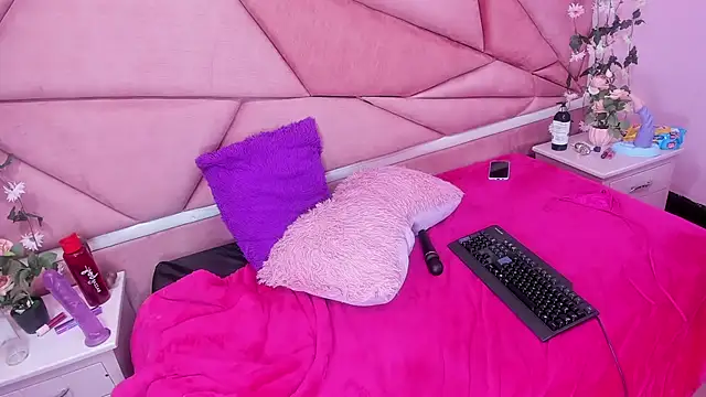 LilithCooperr  online show from January 6, 2025, 12:27 am